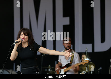 Imelda può esegue sul palco principale al Cornbury Music Festival 2017 - [Credit: Andy Trevaskis] Foto Stock