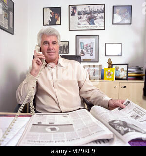 Ritratto di Max Clifford inglese pubblicista famoso per il suo 'kiss-e-tell' storie da tabloid. Fotografato nel suo ufficio 2004, Londra, Inghilterra, Regno Unito. Foto Stock
