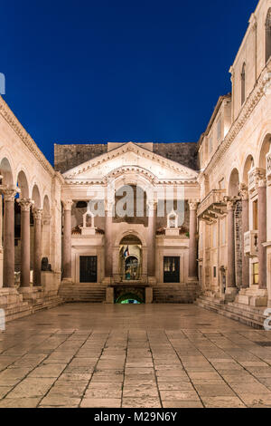 Il peristilio del Palazzo di Diocleziano, Split, Dalmazia, Croazia Foto Stock