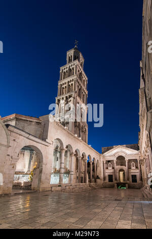 Il peristilio del Palazzo di Diocleziano, Split, Dalmazia, Croazia Foto Stock