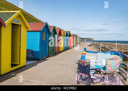 Spiaggia di capanne in Whitby Foto Stock
