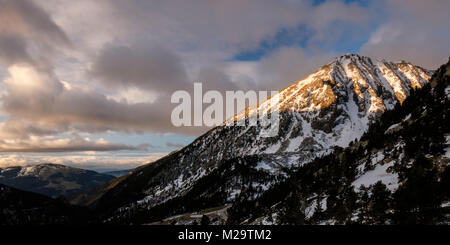 Sunrise a Vallter, dei Pirenei catalani. Foto Stock