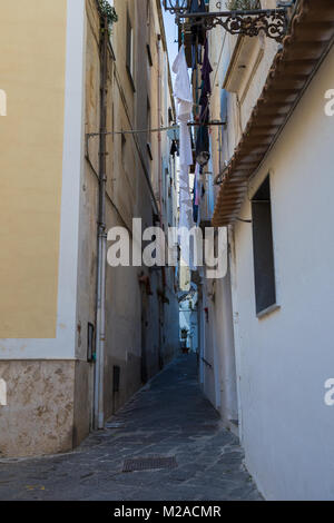 Amalfi, Campania, Italia 12 marzo 2017. Antico vicolo della vecchia Amalfi Foto Stock