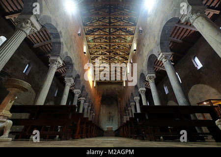 Caserta Vecchia, la cattedrale interno,Campania, Italia Foto Stock