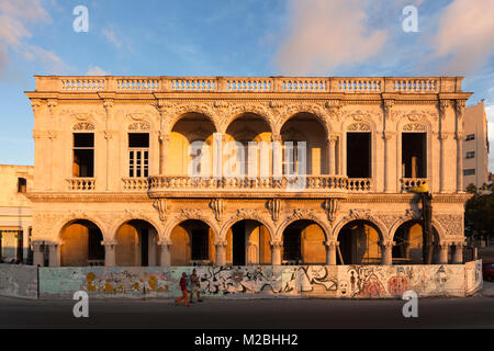 Si tratta di un vecchio edificio in fase di ristrutturazione a l'Avana Vecchia Cuba. Foto Stock