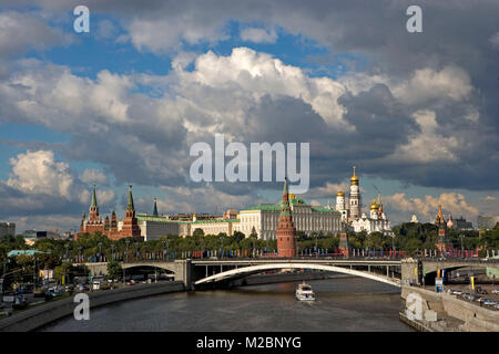 La Russia. Mosca. Il Cremlino. Fiume Moskva. UNESCO - Sito Patrimonio dell'umanità. Foto Stock