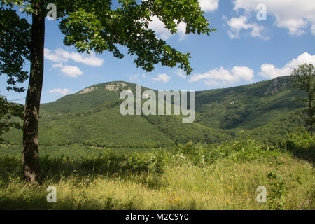 Boscoso paesaggio di montagna nella Bukk National Park (Bükki Nemzeti Park) nella parte nord di Ungheria, Europa Foto Stock