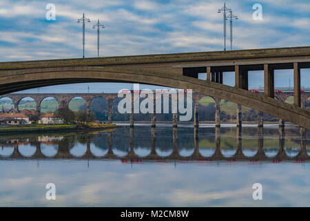 Strada e ponti ferroviari - Berwick-upon-Tweed Foto Stock