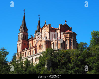 Vista della Basilica di Covadonga, Asturias - Spagna Foto Stock