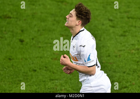 Swansea City è Daniel James punteggio celebra il suo lato dell'ottavo obiettivo durante la Emirates FA Cup, quarto round replay corrispondono al Liberty Stadium, Swansea. Foto Stock