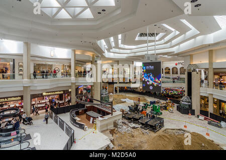 Interno del Woodfield Mall in Schaumburg in fase di rinnovo Foto Stock