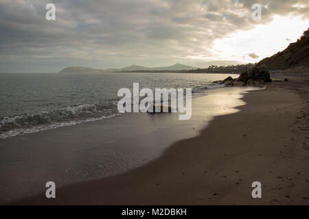 Una vista della baia di uccisione del Golden ora, guardando a Bray testa e il Pan di Zucchero. Foto Stock