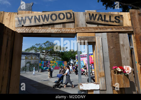 Pareti Wynwood graffiti art exhibition installazione, Miami, Florida Foto Stock