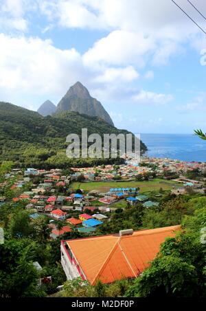 Saint Lucia il famoso montagne Piton. Foto Stock