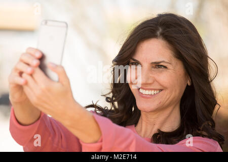 Bella donna matura sorridente. Foto Stock