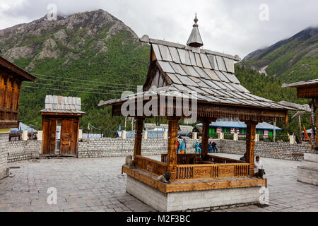 Chitkul tempio all'ultimo villaggio in India a Chitkul, Himachal Pradesh, India Foto Stock