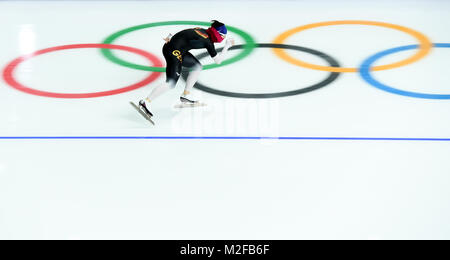 Pyeongchang, Corea del Sud. 7 febbraio, 2018. In Germania un pattinatore di velocità dei treni davanti a 2018 PyeongChang Giochi Olimpici Invernali a Gangneung ovale, Corea del Sud, Febbraio 7, 2018. Credito: Ju Huanzong/Xinhua/Alamy Live News Foto Stock