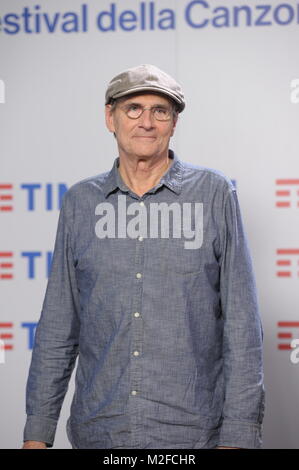 Sanremo, Italia. 07 feb 2018. Sanremo, 68esimo Festival della Canzone Italiana - Photocall James Taylor - James Taylor Credit: Indipendente Agenzia fotografica/Alamy Live News Foto Stock