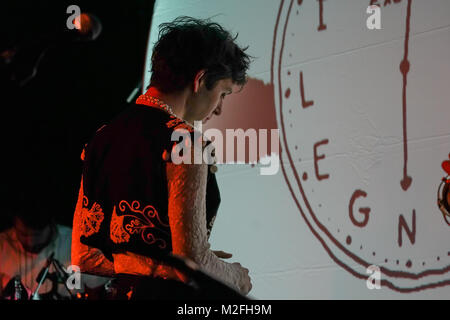 Londra, Regno Unito. Il 7 febbraio, 2018. Ezra Furman esecuzione dal vivo sul palco a Lexington a Londra prima del lancio del suo nuovo album Transangelic Esodo. Foto Data: Mercoledì, 7 febbraio 2018. Credito: Roger Garfield/Alamy Live News Foto Stock