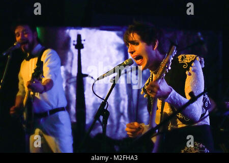 Londra, Regno Unito. Il 7 febbraio, 2018. Ezra Furman esecuzione dal vivo sul palco a Lexington a Londra prima del lancio del suo nuovo album Transangelic Esodo. Foto Data: Mercoledì, 7 febbraio 2018. Credito: Roger Garfield/Alamy Live News Foto Stock