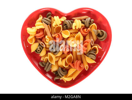 La pasta su una forma di cuore la piastra Foto Stock