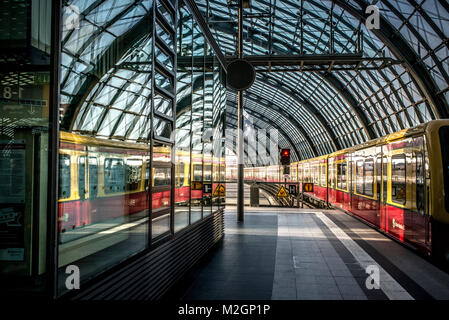 Tour nella capitale della Germania riunificata, la bellissima città di Berlino Foto Stock