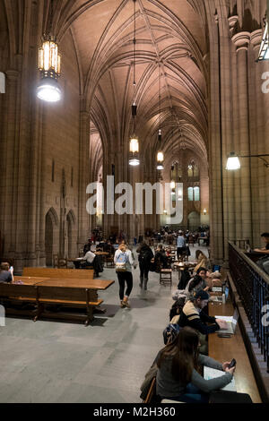 USA Pennsylvania Pittsburgh PA Cattedrale di apprendimento presso la University of Pittsburgh Pitt studenti Foto Stock