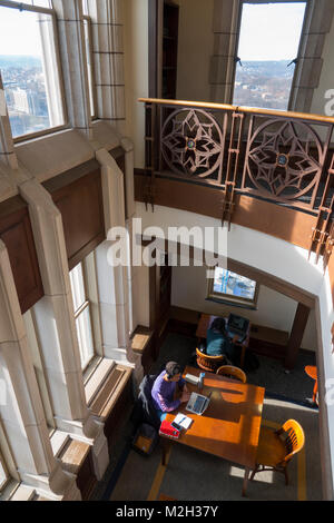 USA Pennsylvania Pittsburgh PA Cattedrale di apprendimento presso la University of Pittsburgh Pitt studenti Foto Stock