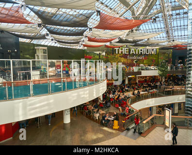 Atrium foodcourt ristorante interno il St Enoch shopping centre in Glasgow city, una più grande coperta da vetro area racchiusa in Europa, Scotland, Regno Unito Foto Stock