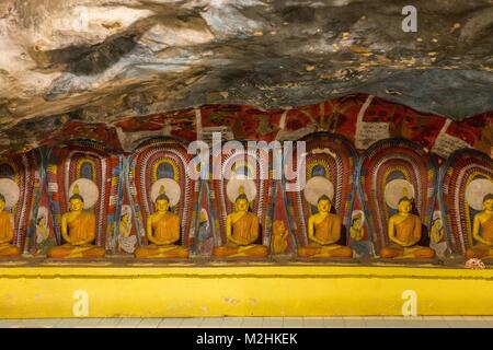 Interno della pagoda della roccia Dhowa Tempio Sri Lanka. Luglio 2017 Foto Stock