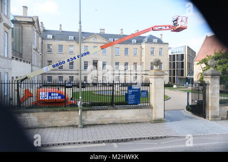 La filosofia edificio e le cure primarie edificio in Radcliffe Observatory trimestre (ROQ) presso l'università di Oxford, Inghilterra. Foto Stock