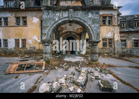 Abbandonato health spa resort vicino al villaggio di Rajecke Teplice in Slovacchia Foto Stock