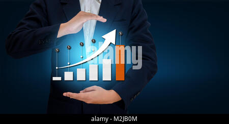 Imprenditore mano grafico tabella business Shot per aumenta Foto Stock