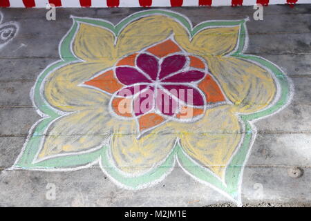 Decorazioni di stoffa. In occasione del festival Pandal Foto Stock