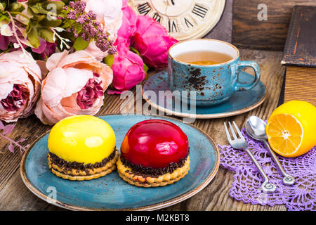 Mousse torte con smalto a specchio Foto Stock