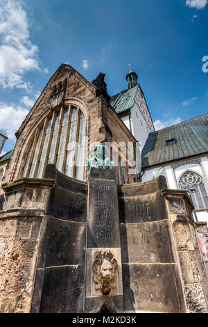 Fontana, Cattedrale dietro, Untermarkt (Mercato inferiore) a Friburgo, in Sassonia, Germania Foto Stock