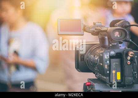 La telecamera video campo registratore di lavoro commerciale Casa di produzione Foto Stock