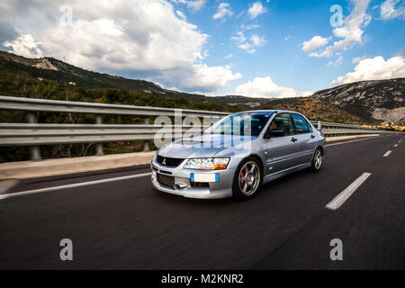 Trieste, Italia - 3 Settembre 2013: Foto di Mitsubishi EVO 8 .Il Lancer Evolution 8 berlina dispone di un recentemente progettato 4B11T 2.0L (1998cc) sovralimentato con turbocompressore Foto Stock