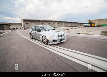 Trieste, Italia - 3 Settembre 2013: Foto di Mitsubishi EVO 8 .Il Lancer Evolution 8 berlina dispone di un recentemente progettato 4B11T 2.0L (1998cc) sovralimentato con turbocompressore Foto Stock