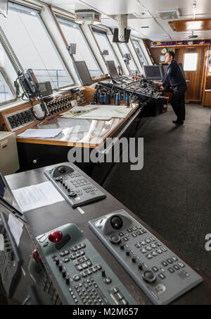 'Equipaggio della nave a vela ponte nave passeggeri Ocean Adventurer; porta alpine sci alpinismo in Antartide Foto Stock