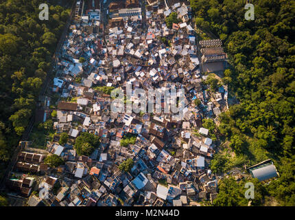 Vista aerea della Favela di Santa Marta a Rio de Janeiro in Brasile Foto Stock