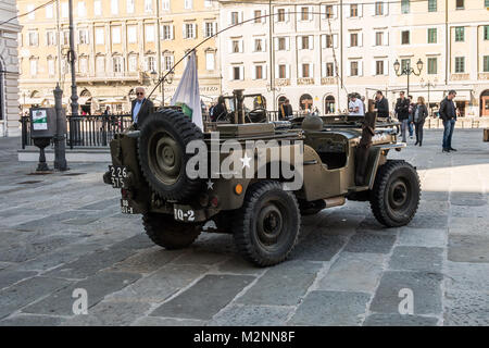 Trieste, Italia - 31 Marzo 2017: Esposizione di American auto d'epoca dalla guerra mondiale 2, Jeep Willys. Foto Stock