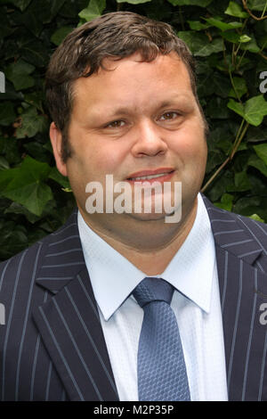 Fototermin des britschen tenori Paul Potts zum Konzert am 08.11.2011 im Hotel "George', Amburgo, 30.06.2011, der britische tenore Paul Potts Foto Stock