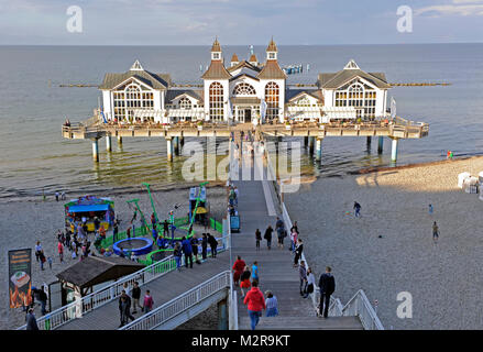 Il 394-m-lungo il ponte del mare nel Ostseebad Sellin sull'isola di Rügen, Meclemburgo-Pomerania Occidentale, Germania, Foto Stock