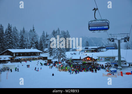 Area sciistica sul Hausberg, Garmisch-Partenkirchen, Werdenfelser Land di Baviera, Germania Foto Stock