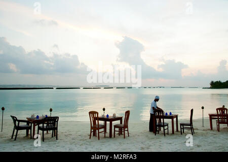 La cena al tramonto - Maldive Foto Stock