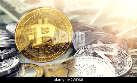 Golden bitcoin in piedi nel centro della grande stack di cryptocurrencies e le fatture del dollaro sul pavimento. Bitcoin come asset più prezioso. 3D illustrazione Foto Stock