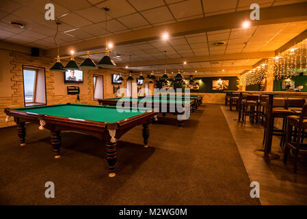 ROSTOV-on-Don, IN RUSSIA - Febbraio 2, 2018: Biliardo sala interna con tavoli Foto Stock