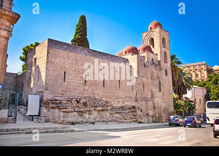 San Giovanni degli Eremiti chiesa di Palermo. Sicilia. chiesa mostra elementi di epoca bizantina, araba e architettura normanna. Foto Stock