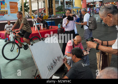 21.01.2018, Singapore, Repubblica di Singapore, in Asia - vita movimentata su una domenica pomeriggio al Kreta Ayer Square a Singapore il quartiere Chinatown. Foto Stock